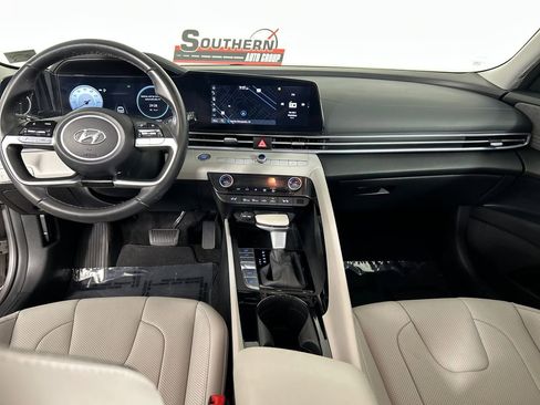 Used 2023 Hyundai Elantra Limited FWD image 18