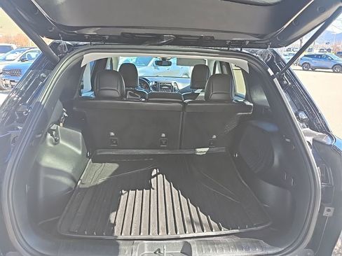 Used 2019 Jeep Cherokee Trailhawk image 13