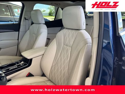 Certified 2023 Buick Envision Avenir AWD/4WD image 12