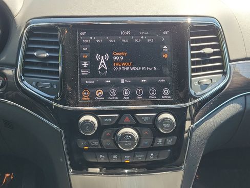 Used 2020 Jeep Grand Cherokee Overland AWD/4WD image 25