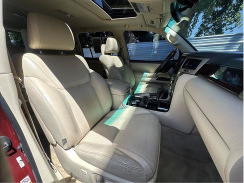 Used 2013 Lexus LX 570 4WD w/ Luxury Pkg image 4