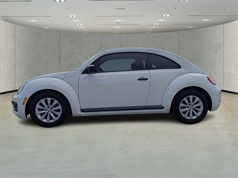 Used 2017 Volkswagen Beetle 1.8T S image 6
