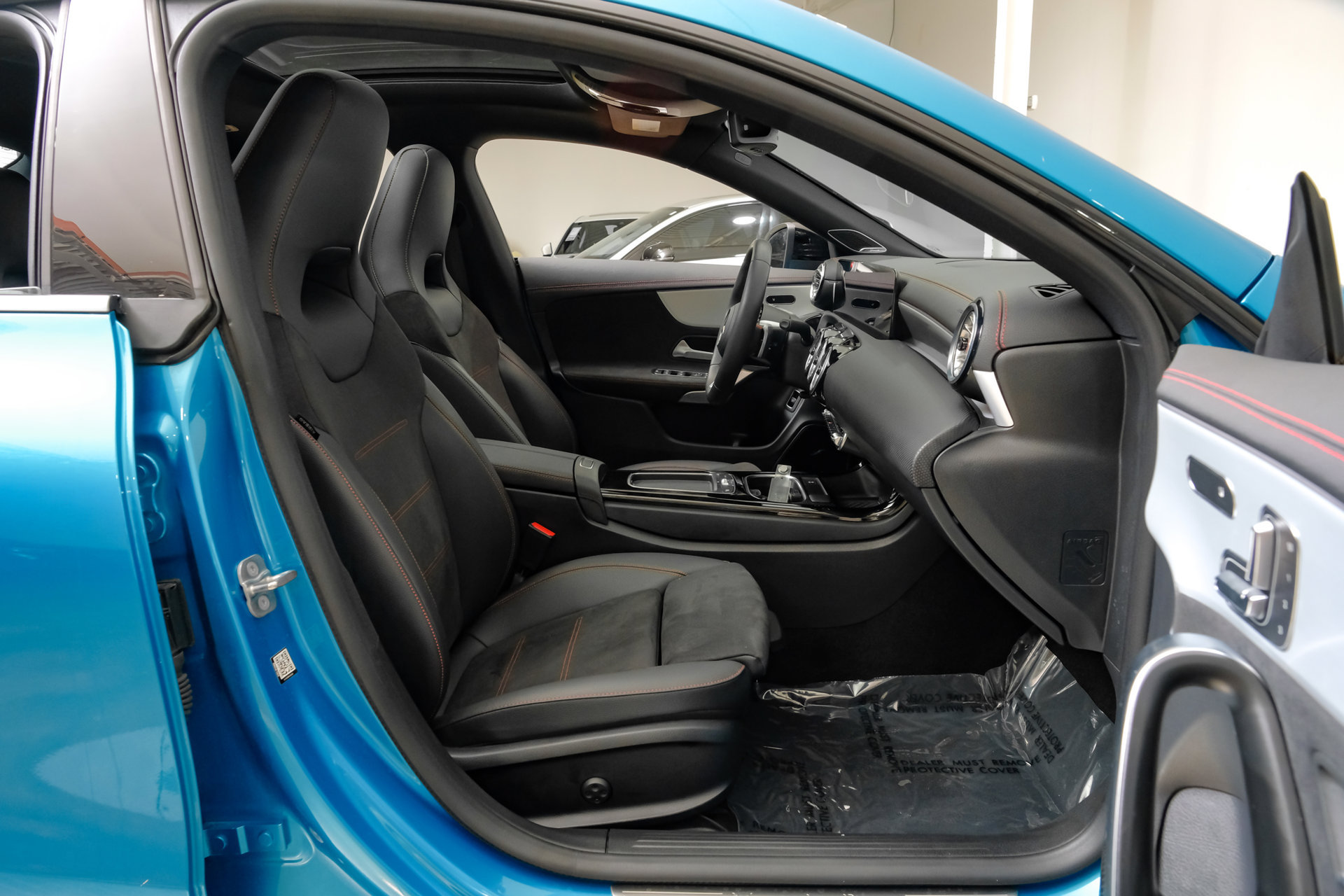 Used 2025 Mercedes-Benz CLA 250 w/ AMG Night Package image 34