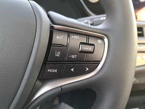 Used 2025 Lexus ES 300h w/ Premium Package image 19