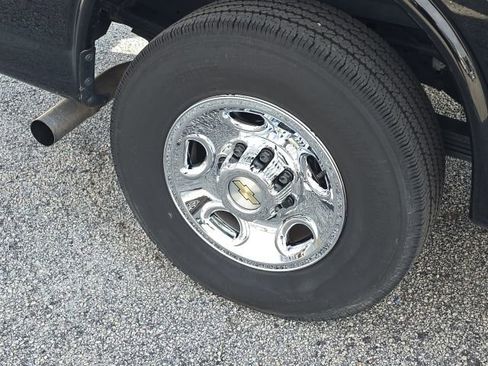 Used 2025 Chevrolet Express 3500 LS image 9