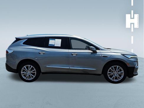 Used 2023 Buick Enclave Essence w/ Experience Buick Package FWD image 3