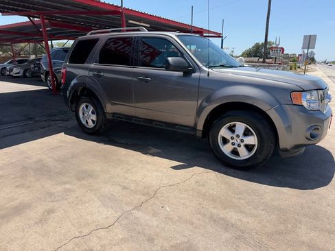 Used 2011 Ford Escape XLT AWD/4WD image 37