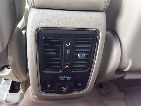 Used 2017 Jeep Grand Cherokee Overland AWD/4WD image 25