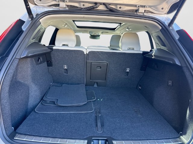 Certified 2024 Volvo XC40 B5 Ultimate w/ Climate Package AWD/4WD image 26