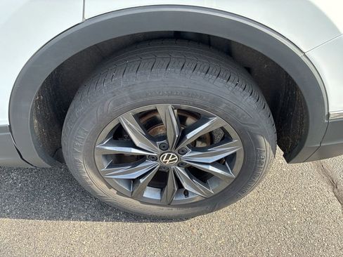 Used 2022 Volkswagen Tiguan SE AWD/4WD image 11
