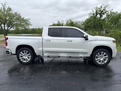 Used 2023 Chevrolet Silverado 1500 High Country w/ High Country Premium Package AWD/4WD image 3
