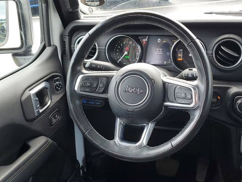 Used 2022 Jeep Wrangler Unlimited Sahara w/ Cold Weather Group AWD/4WD image 24