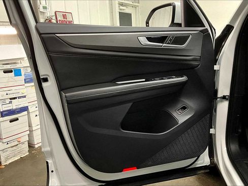 Used 2024 Volkswagen Atlas Cross Sport SE image 25