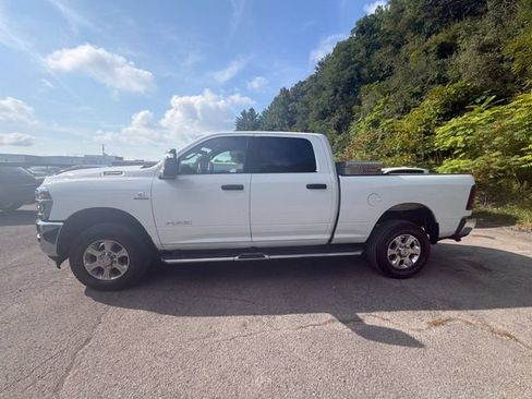 Used 2025 RAM 2500 Big Horn AWD/4WD image 2