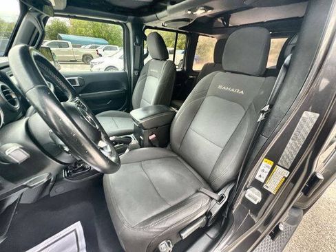 Used 2018 Jeep Wrangler Unlimited Sahara AWD/4WD image 18