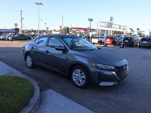 Used 2025 Nissan Sentra S image 6