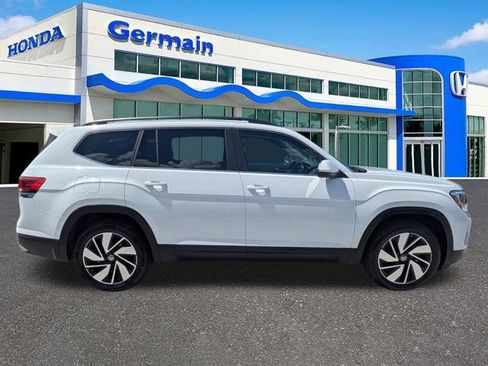Used 2024 Volkswagen Atlas SE AWD/4WD image 4