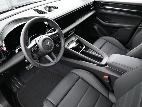 New 2026 Porsche Macan Turbo Electric image 4