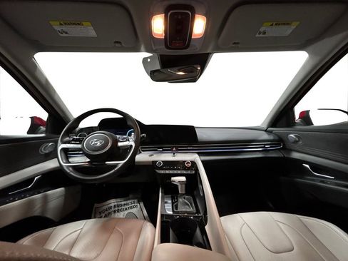 Used 2022 Hyundai Elantra Limited image 16