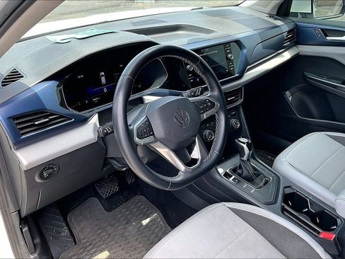 Used 2022 Volkswagen Taos SE w/ IQ.Drive SE Package FWD image 9