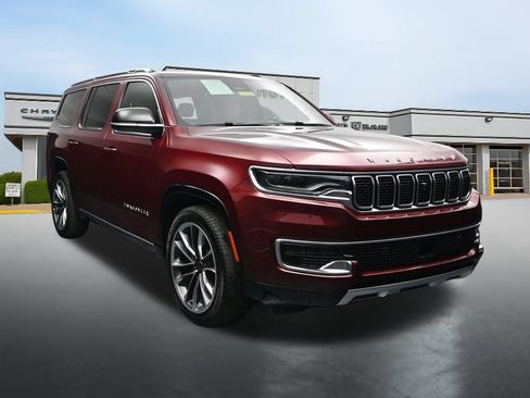 Used 2025 Jeep Wagoneer Series III w/ Premium Group I AWD/4WD image 7