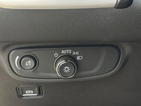 Certified 2022 GMC Terrain SLE w/ Driver Convenience Package FWD image 5