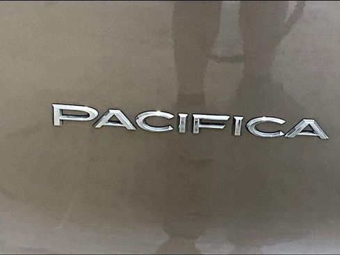 Used 2018 Chrysler Pacifica Touring-L Plus w/ Advanced Safetytec Group FWD image 9