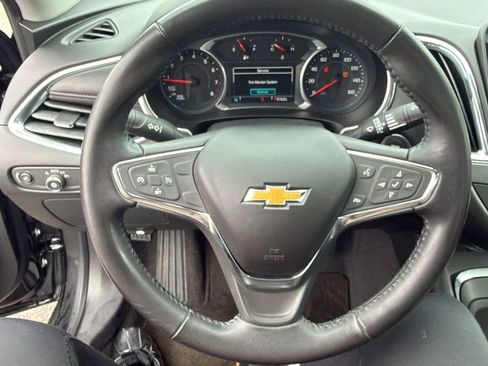 Used 2018 Chevrolet Malibu LT w/ Leather Package FWD image 17