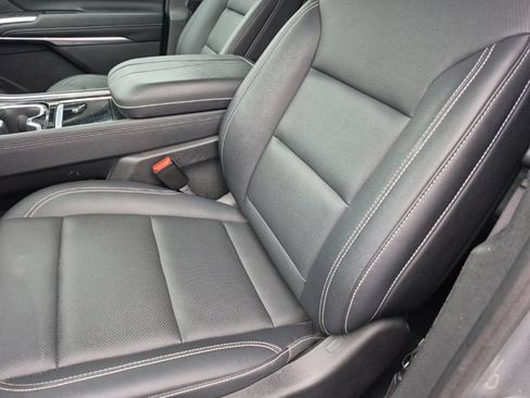 Used 2024 Chevrolet Traverse LT w/ Trailering Package AWD/4WD image 11