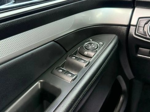 Used 2017 Ford Explorer XLT AWD/4WD image 30