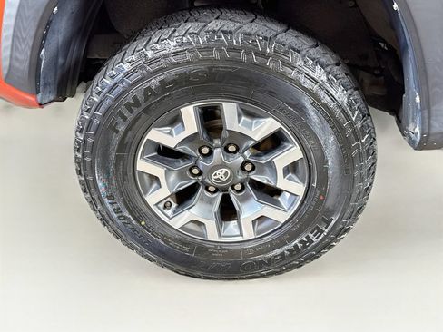 Used 2018 Toyota Tacoma TRD Off-Road w/ TRD Premium Off Road Package RWD image 39