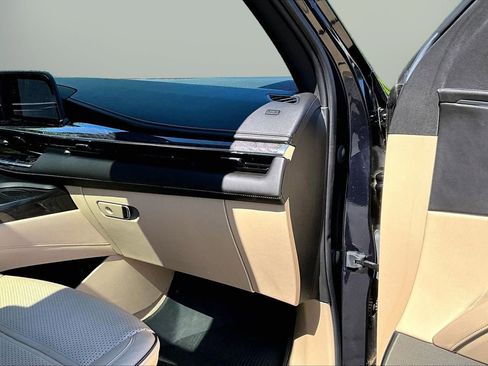 Used 2021 Cadillac Escalade Premium Luxury w/ LPO, Illumination Package AWD/4WD image 21
