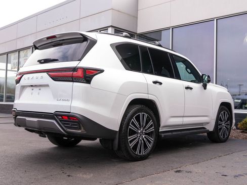 Used 2024 Lexus LX 600 4WD w/ Appearance Package image 9