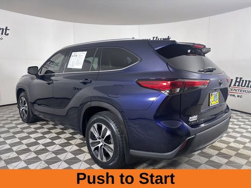Used 2021 Toyota Highlander XLE FWD image 8