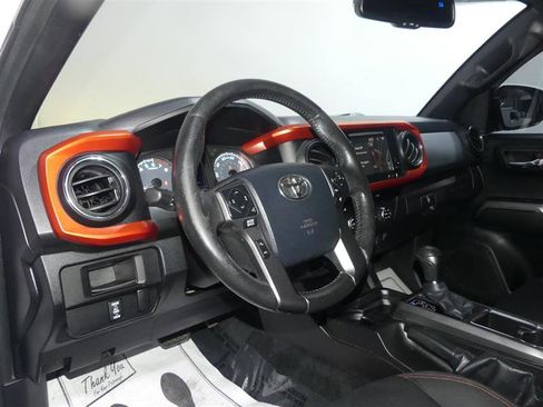 Used 2016 Toyota Tacoma TRD Off-Road w/ Exterior Package image 21