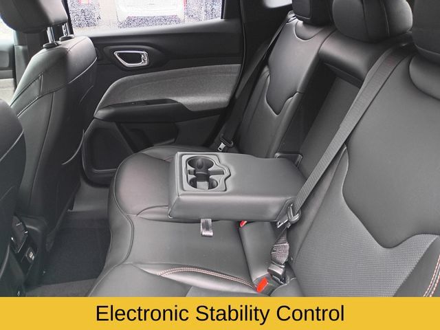 Used 2023 Jeep Compass Latitude w/ Sun and Sound Group AWD/4WD image 19