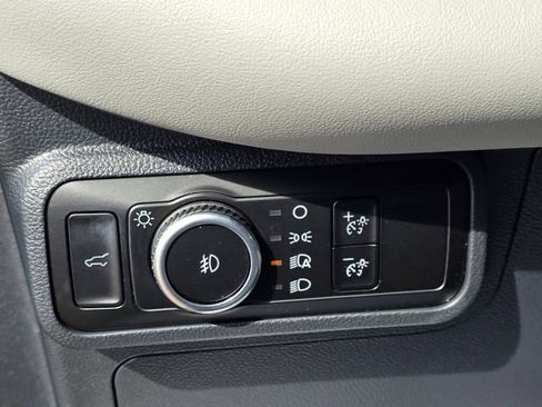 Certified 2025 Ford Explorer Active w/ Active Comfort Package image 9