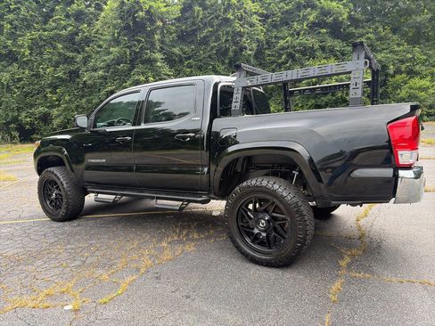 Used 2017 Toyota Tacoma SR5 w/ Tow Package RWD image 4