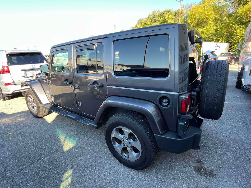 Used 2017 Jeep Wrangler Unlimited Sahara w/ Connectivity Group AWD/4WD image 3