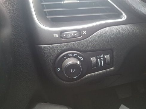 Used 2021 Jeep Cherokee Trailhawk image 16