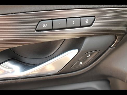 Used 2022 GMC Terrain SLT image 25