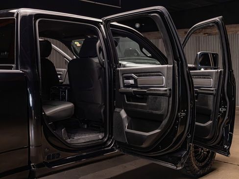 Used 2024 RAM 3500 Big Horn w/ Night Edition image 29