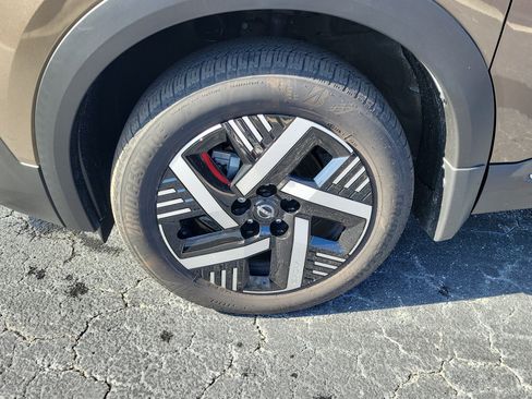 Certified 2025 Nissan Kicks SV FWD image 4