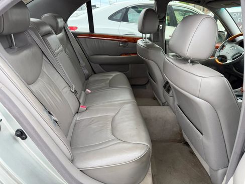 Used 2002 Lexus LS 430 RWD image 11