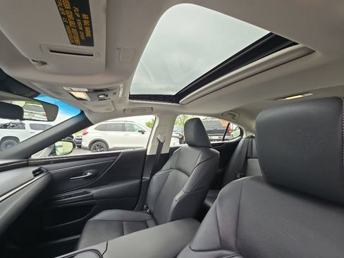 Used 2019 Lexus ES 300h w/ Premium Package FWD image 14