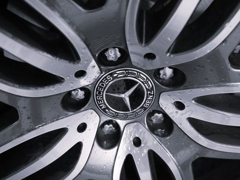 Used 2025 Mercedes-Benz GLS 450 4MATIC image 8