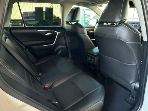 Used 2022 Toyota RAV4 XLE Premium image 19
