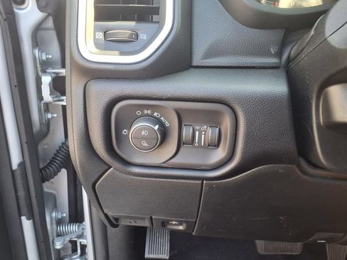 Used 2026 RAM 2500 Laramie AWD/4WD image 17