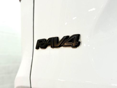Used 2023 Toyota RAV4 LE AWD/4WD image 8