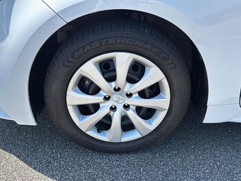 Used 2023 Toyota Corolla LE image 7